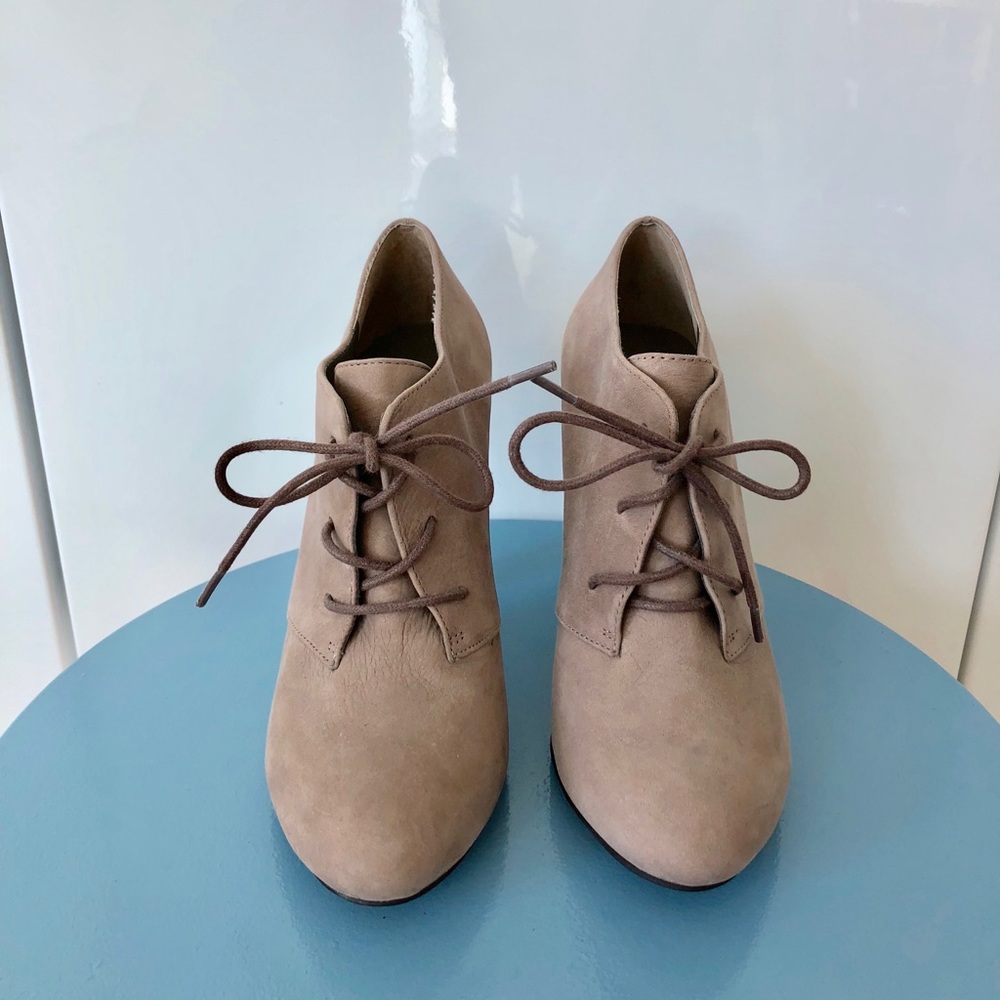 Aldo light brown tan neutral booties Sz6, 4in heel